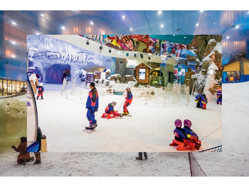Ski Dubai is an indoor ski resort with 22,500 square meters of indoor ski